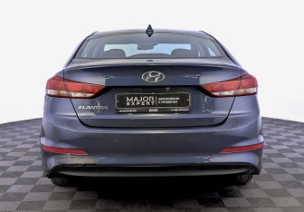 Подержанный автомобиль Hyundai Elantra Sedan 2017 года (6 фото)