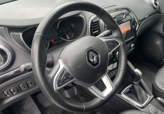 Подержанный автомобиль Renault Kaptur 2021 года (14 фото)