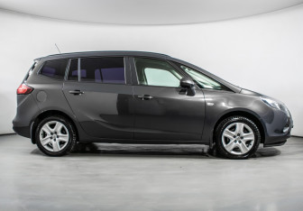 Подержанный автомобиль Opel Zafira Compactvan 2013 года (4 фото)
