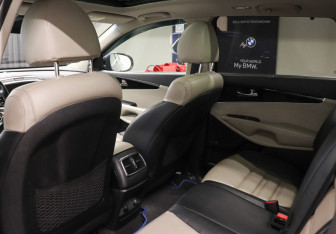 Подержанный автомобиль Kia Sorento 2018 года (10 фото)