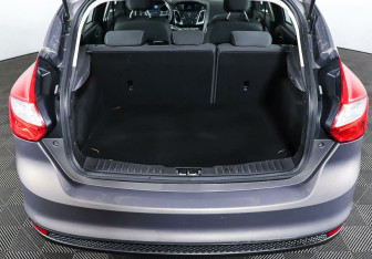 Подержанный автомобиль Ford Focus Hatchback 2013 года (14 фото)