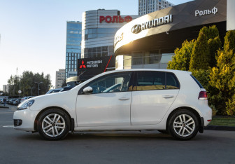 Подержанный автомобиль Volkswagen Golf Hatchback 2012 года (6 фото)