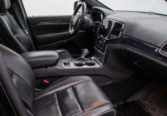 Подержанный автомобиль Jeep Grand Cherokee 2021 года (9 фото)