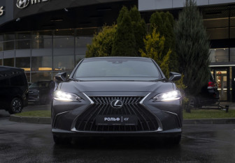 Подержанный автомобиль Lexus ES 2021 года (2 фото)