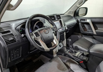 Подержанный автомобиль Toyota Land Cruiser Prado 2013 года (14 фото)
