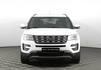 Подержанный автомобиль Ford Explorer 2016 года (2 фото)