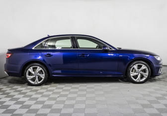 Подержанный автомобиль Audi A4 Sedan 2019 года (4 фото)