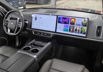 Подержанный автомобиль LiXiang L9 2023 года (12 фото)