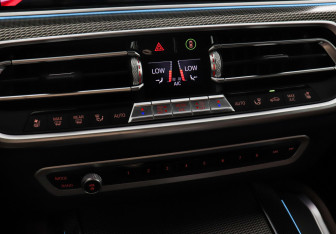 Подержанный автомобиль BMW X6 2020 года (19 фото)