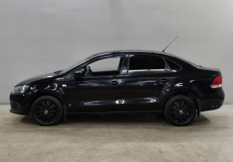 Подержанный автомобиль Volkswagen Polo Sedan 2011 года (8 фото)