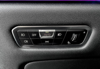 Подержанный автомобиль BMW X7 2021 года (31 фото)