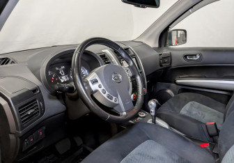 Подержанный автомобиль Nissan X-Trail 2013 года (16 фото)
