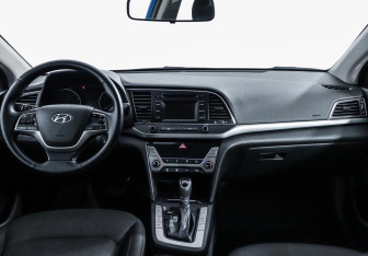 Подержанный автомобиль Hyundai Elantra Sedan 2017 года (7 фото)