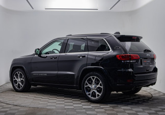 Подержанный автомобиль Jeep Grand Cherokee 2019 года (7 фото)