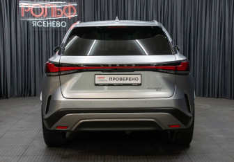 Подержанный автомобиль Lexus RX 2022 года (6 фото)