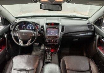 Подержанный автомобиль Kia Sorento 2014 года (13 фото)