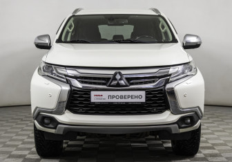 Подержанный автомобиль Mitsubishi Pajero Sport 2016 года (2 фото)