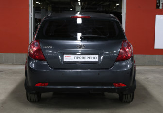 Подержанный автомобиль Kia Ceed Hatchback 2009 года (6 фото)
