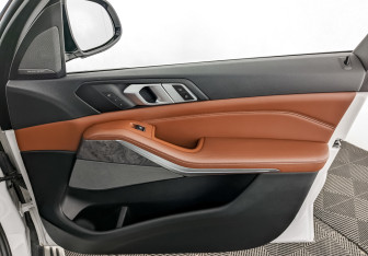 Подержанный автомобиль BMW X5 2018 года (28 фото)