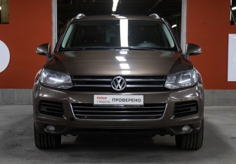 Подержанный автомобиль Volkswagen Touareg 2013 года (2 фото)