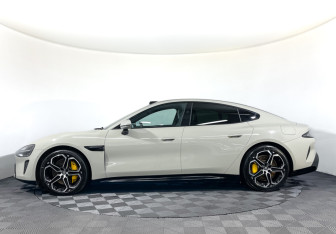 Подержанный автомобиль Xiaomi SU7 2024 года (8 фото)