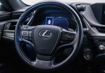 Подержанный автомобиль Lexus ES 2021 года (15 фото)