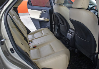 Подержанный автомобиль Lexus RX 2022 года (12 фото)