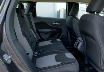 Подержанный автомобиль Jeep Cherokee 2014 года (21 фото)