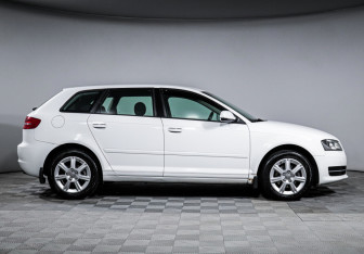 Подержанный автомобиль Audi A3 Hatchback 2012 года (4 фото)
