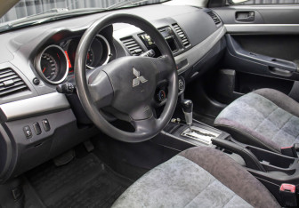 Подержанный автомобиль Mitsubishi Lancer Sedan 2008 года (12 фото)