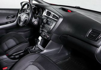 Подержанный автомобиль Kia Ceed Wagon 2013 года (10 фото)