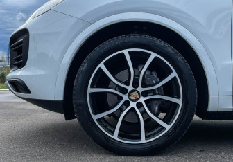 Подержанный автомобиль Porsche Cayenne 2020 года (28 фото)