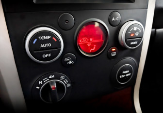 Подержанный автомобиль Suzuki Grand Vitara 2015 года (26 фото)
