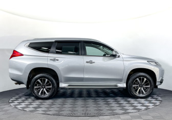 Подержанный автомобиль Mitsubishi Pajero Sport 2019 года (4 фото)