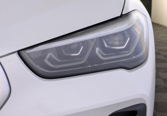 Подержанный автомобиль BMW X1 2021 года (11 фото)