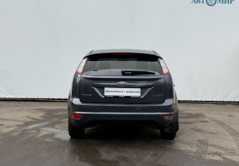 Подержанный автомобиль Ford Focus Hatchback 2011 года (6 фото)
