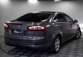 Подержанный автомобиль Ford Mondeo Liftback 2013 года (24 фото)
