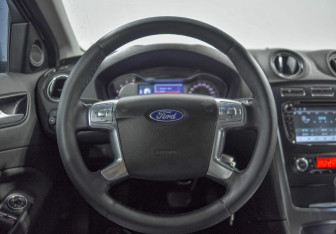 Подержанный автомобиль Ford Mondeo Sedan 2013 года (6 фото)