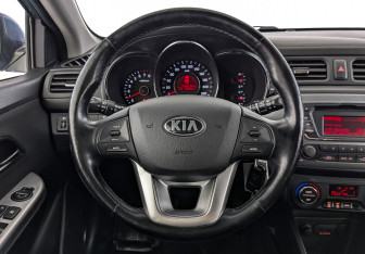 Подержанный автомобиль Kia Rio Hatchback 2015 года (22 фото)