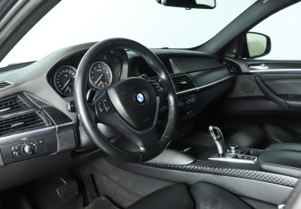 Подержанный автомобиль BMW X6 2013 года (13 фото)