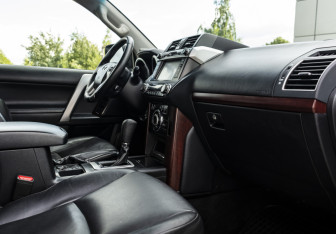 Подержанный автомобиль Toyota Land Cruiser Prado 2016 года (14 фото)