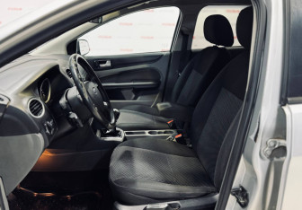 Подержанный автомобиль Ford Focus Wagon 2011 года (8 фото)