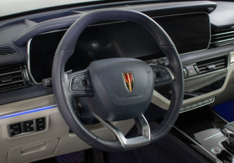 Подержанный автомобиль Hongqi HS5 2023 года (13 фото)
