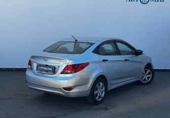 Подержанный автомобиль Hyundai Solaris Sedan 2013 года (8 фото)