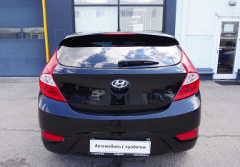 Подержанный автомобиль Hyundai Solaris Hatchback 2014 года (6 фото)