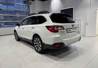 Подержанный автомобиль Subaru Outback Wagon 2017 года (6 фото)