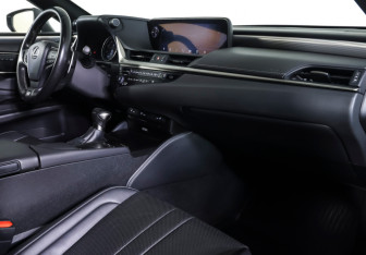 Подержанный автомобиль Lexus ES 2018 года (9 фото)