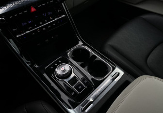 Подержанный автомобиль Kia Carnival 2021 года (18 фото)