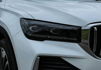 Подержанный автомобиль Geely Monjaro 2025 года (23 фото)