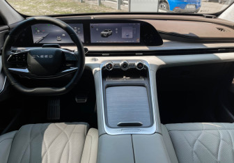 Подержанный автомобиль Exeed RX 2024 года (12 фото)